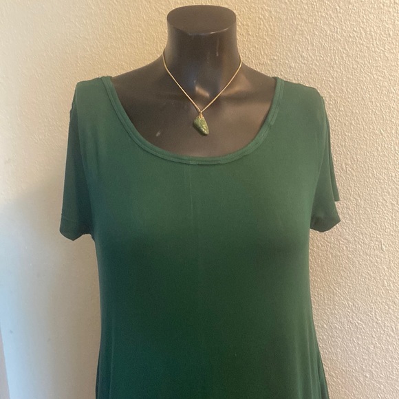 Hunter Green Swooping Hem Side Pocketed Long Tee - Picture 2 of 11